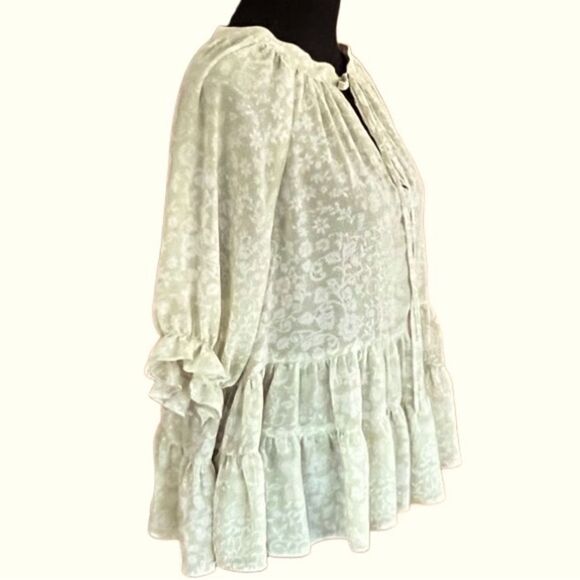 𝅺Forever 21 tiered Sage green patterned top with keyhole front and tie sz 0X - Picture 7 of 11